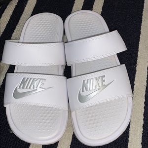 White Nike Benassi Duo Ultra Women's Slide